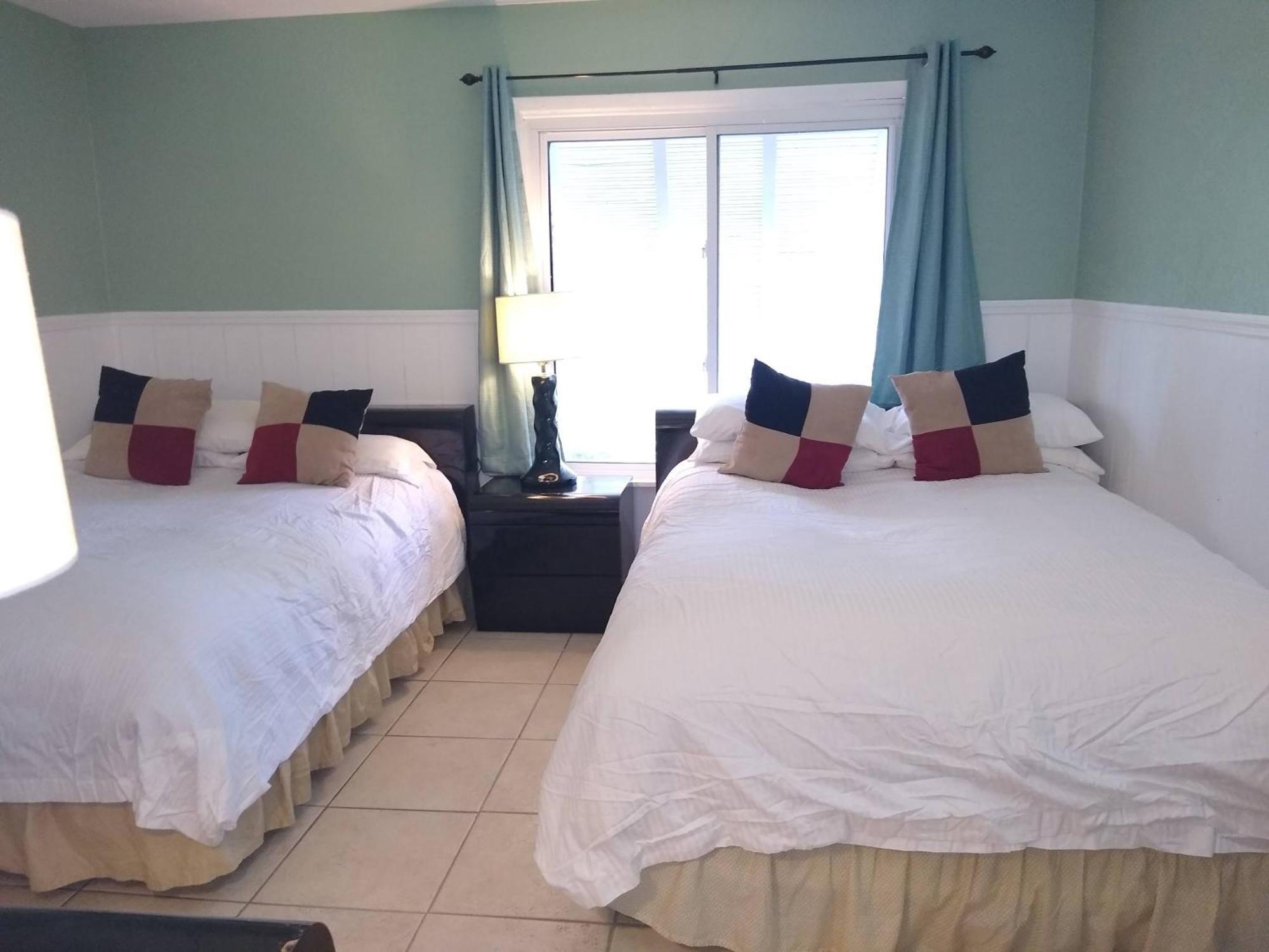 Affordable Two Bedroom Tropical Condo - Private Beach, Pools, Hot Tub St. Petersburg Exterior photo