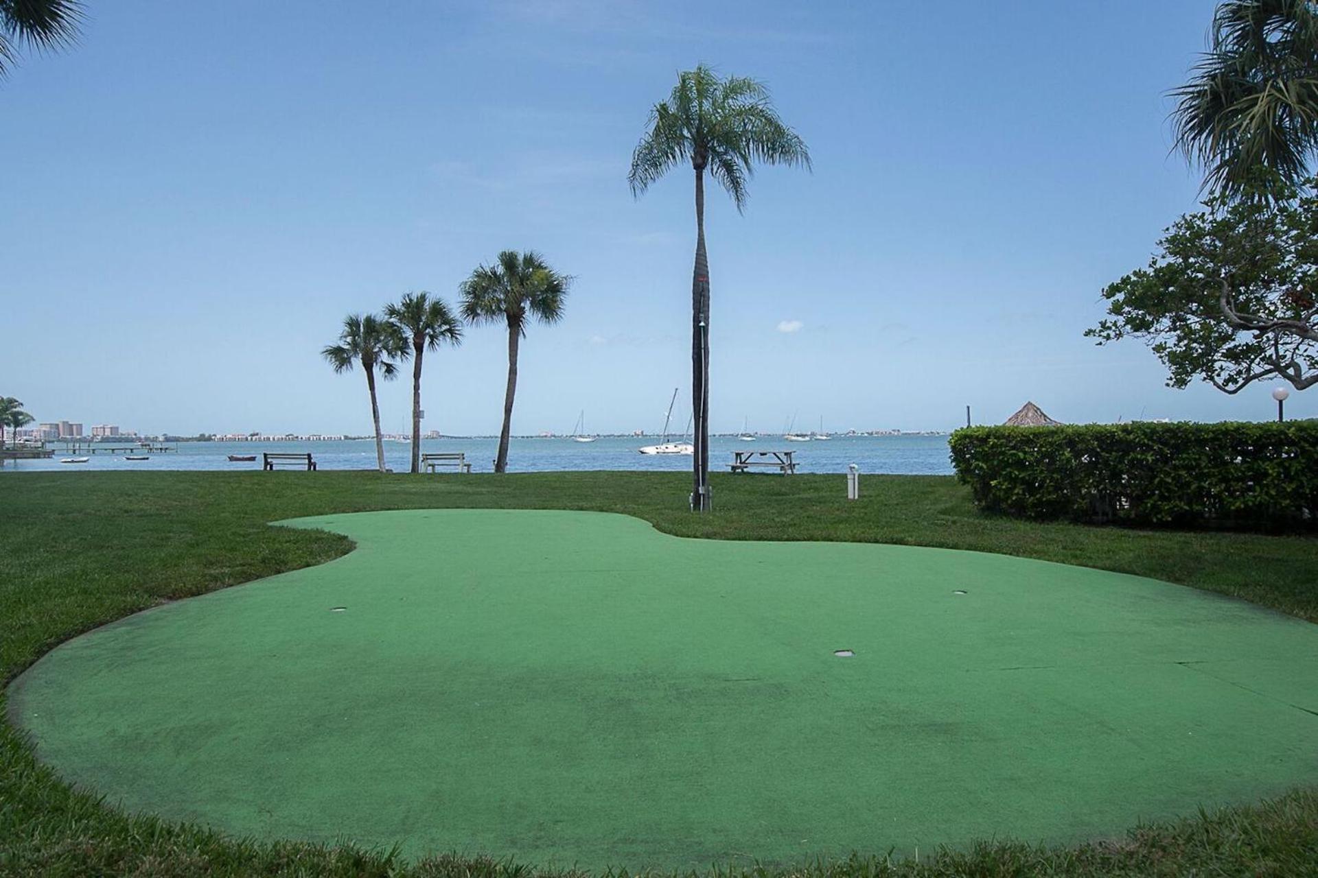 Affordable Two Bedroom Tropical Condo - Private Beach, Pools, Hot Tub St. Petersburg Exterior photo