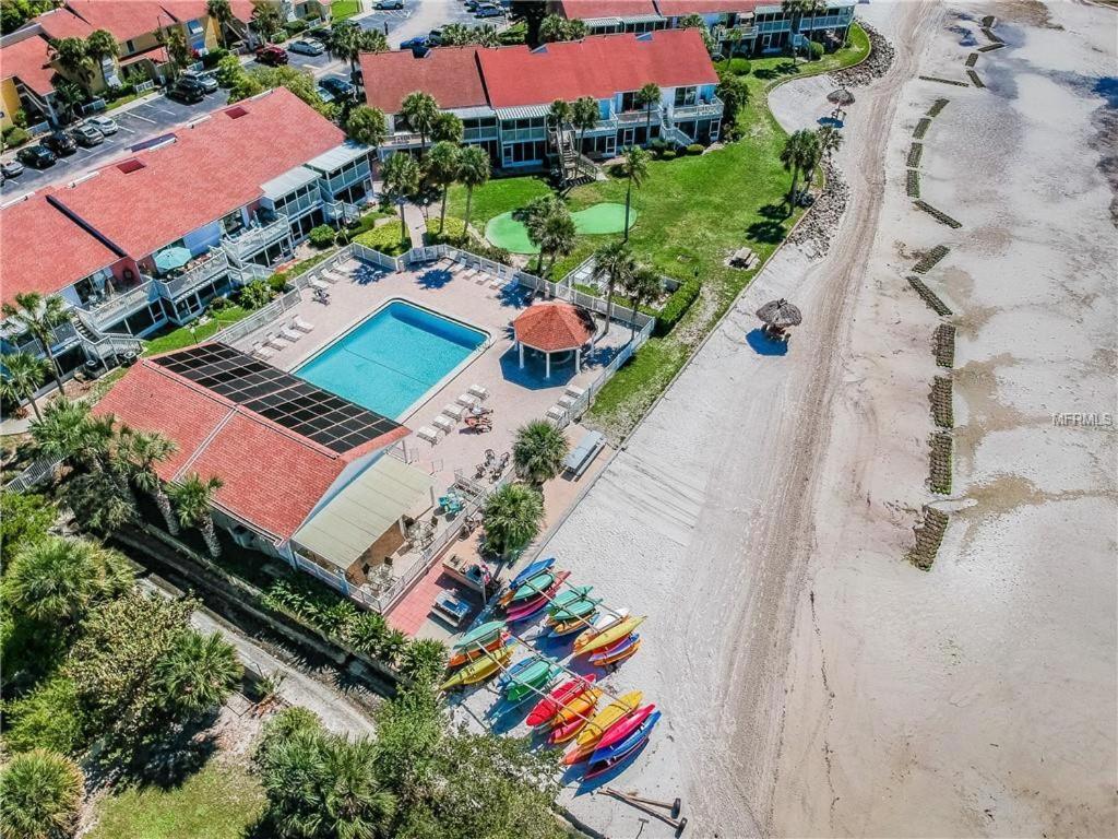 Affordable Two Bedroom Tropical Condo - Private Beach, Pools, Hot Tub St. Petersburg Exterior photo