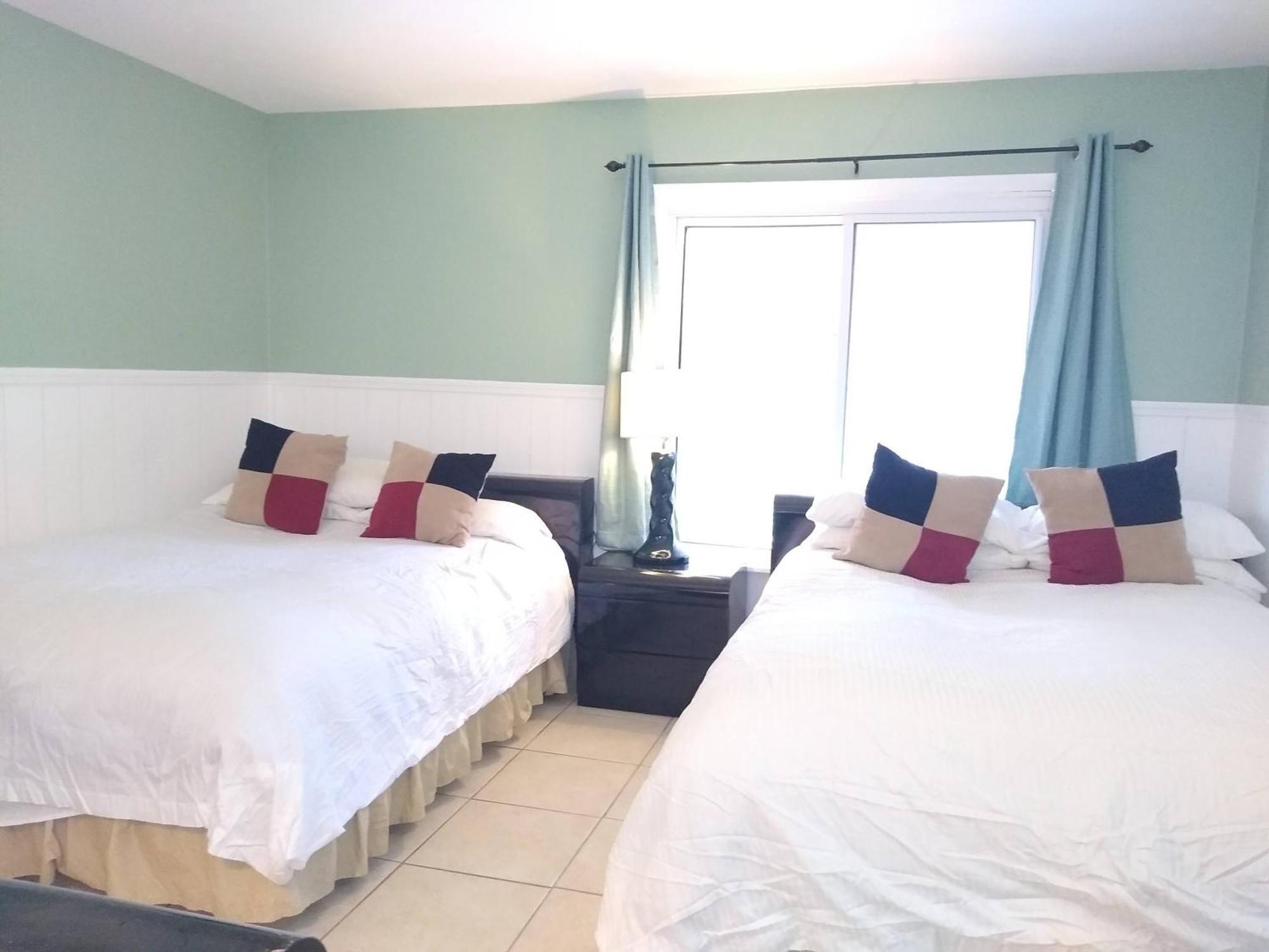 Affordable Two Bedroom Tropical Condo - Private Beach, Pools, Hot Tub St. Petersburg Exterior photo