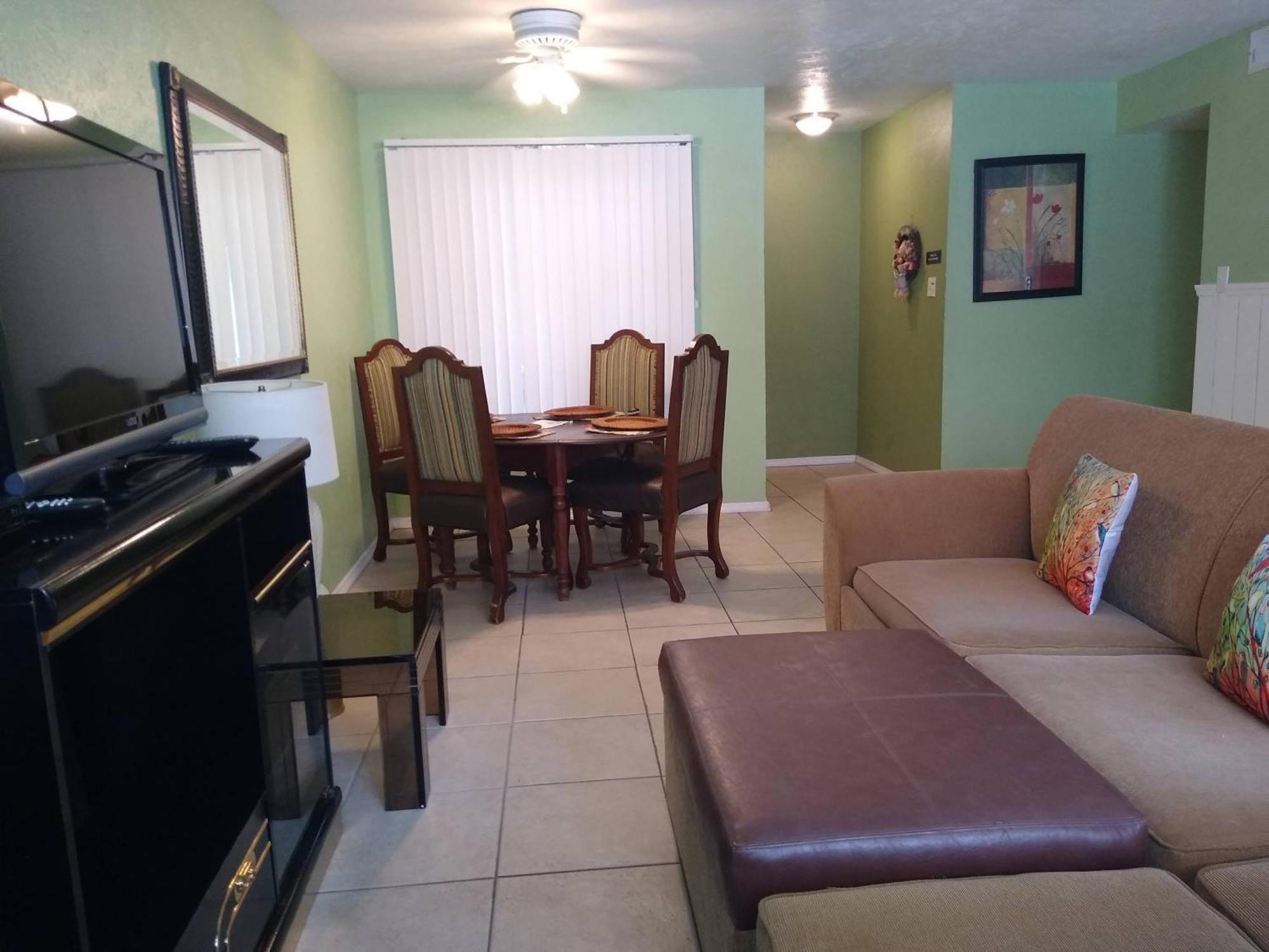 Affordable Two Bedroom Tropical Condo - Private Beach, Pools, Hot Tub St. Petersburg Exterior photo
