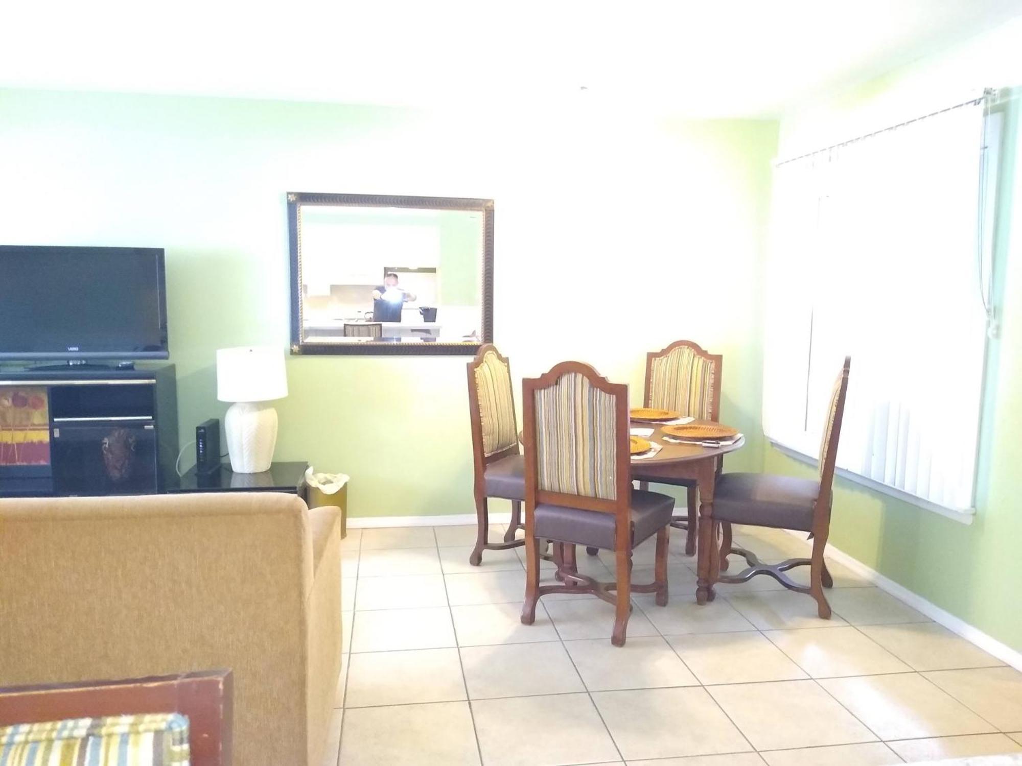 Affordable Two Bedroom Tropical Condo - Private Beach, Pools, Hot Tub St. Petersburg Exterior photo